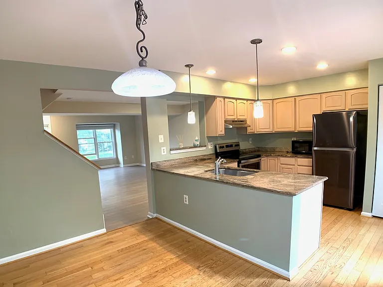 8684 Manahan Dr — Photo 10