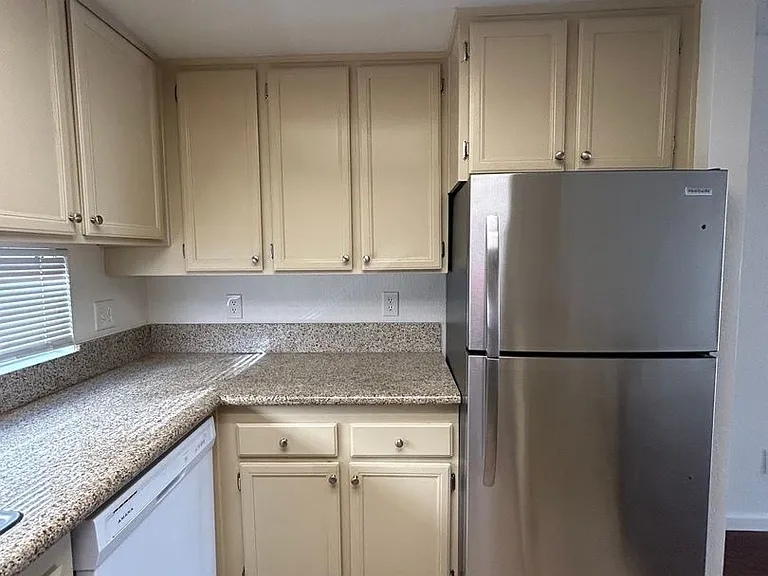 600 Emory St — Photo 8