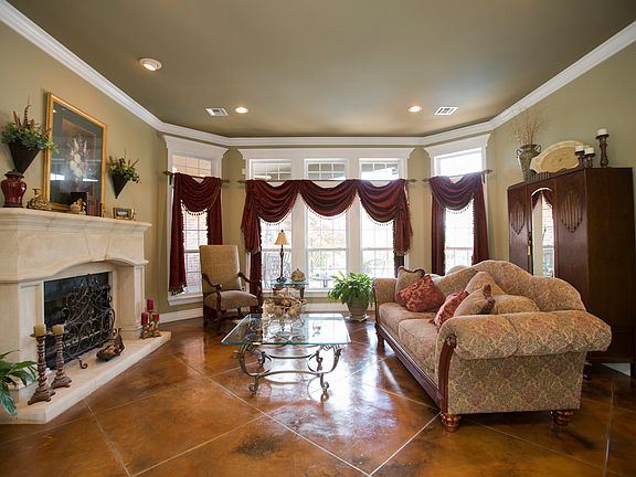 Exquisite family room with fireplace