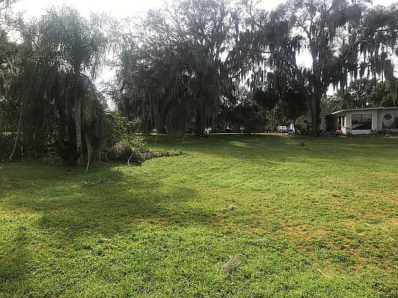 4th image of 592 Queens Mirror Cir