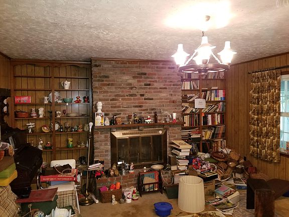 3rd image of 399 Hawthorne Ave