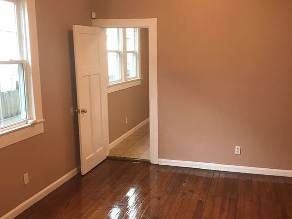 3rd image of 2507 Gladiolus St
