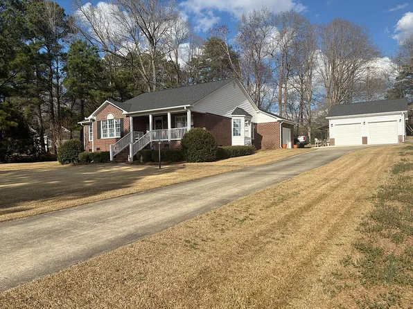 6217 Mockingbird Ln, Sanford, NC 27332