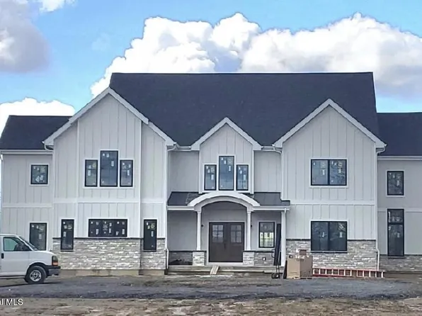 192 Brookwood Road, Halfmoon, NY 12188