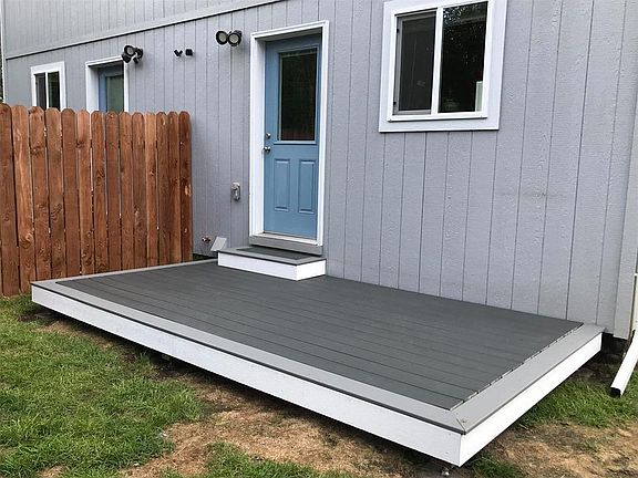 Back deck (showing deck on other unit)