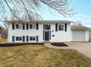 1517 12th St, Silvis, IL 61282