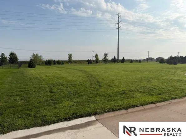 19206 Grande Avenue Cir, Elkhorn, NE 68022