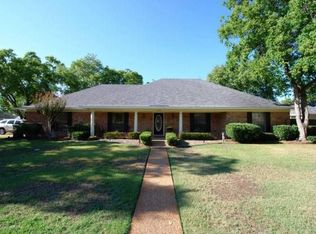 433 Mayfair Dr, Bossier City, LA 71111