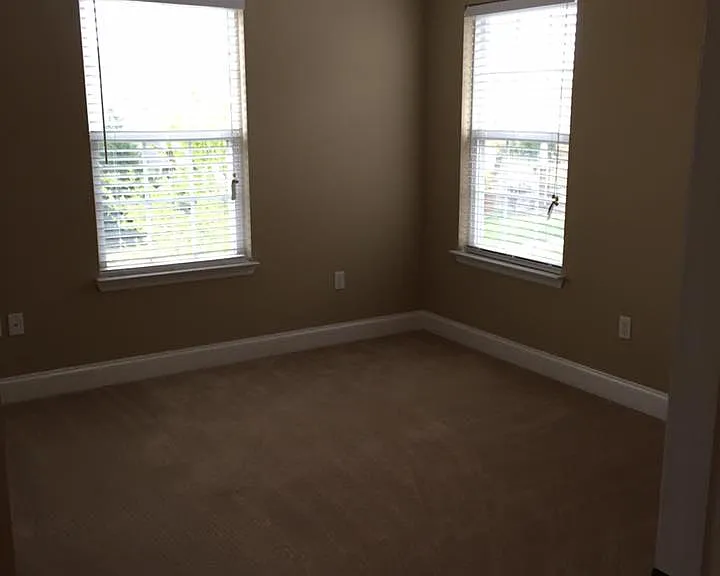 708 Stratford Ave — Photo 12
