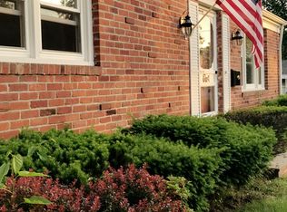 1 Bellevue Cir, West Warwick, RI 02893