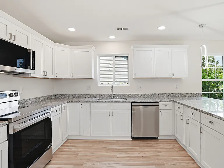 516 Singletary St SE — Photo 14