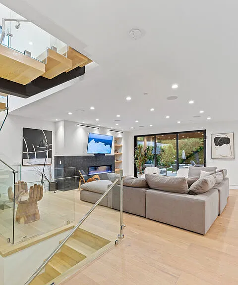 731 N Curson Ave — Photo 13