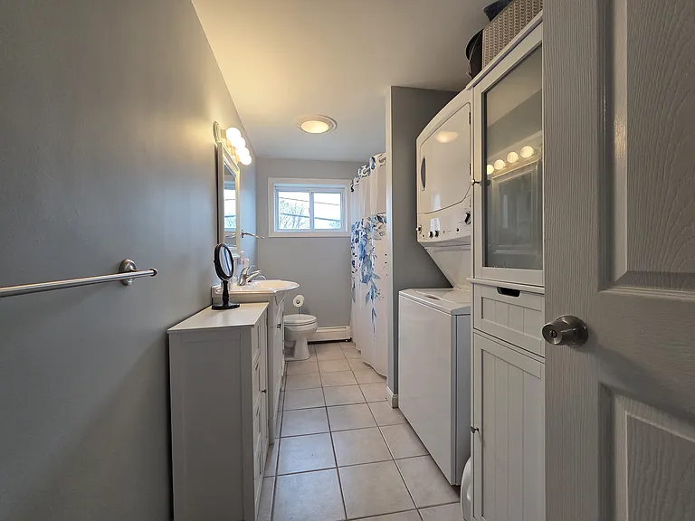 326 Long Sands Rd #B — Photo 15