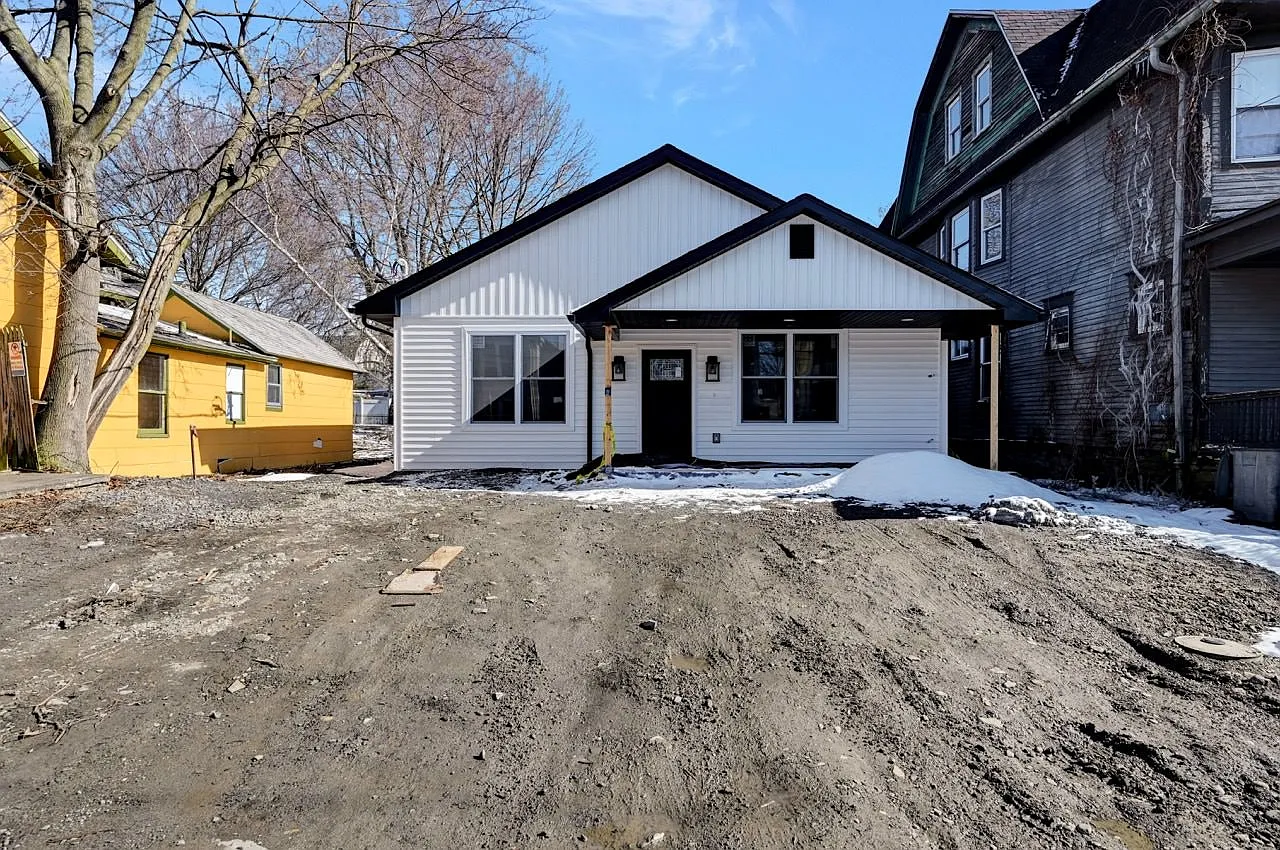 617 E Locust St #1 photo 1