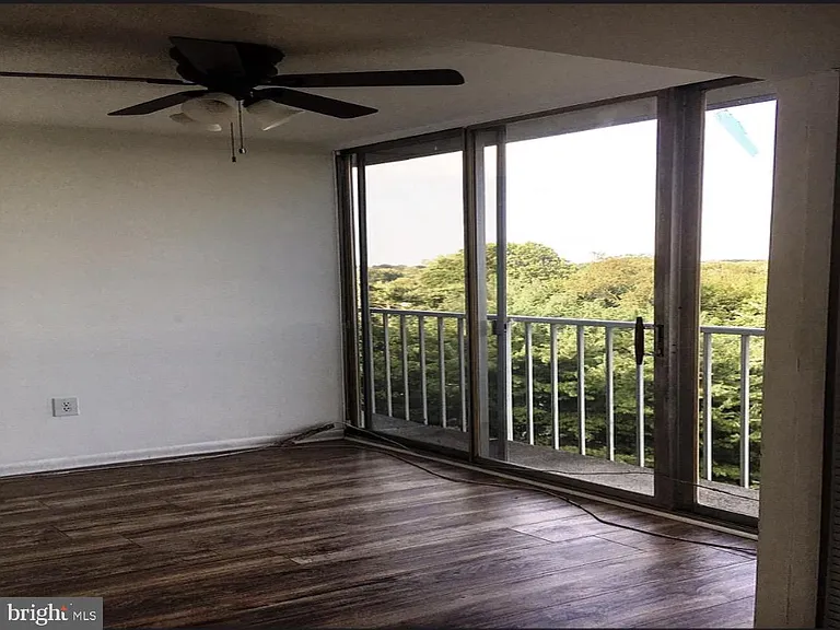401 Cooper Landing Rd #611 — Photo 6