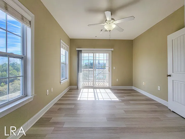 100 Gateway Dr #130 — Photo 12