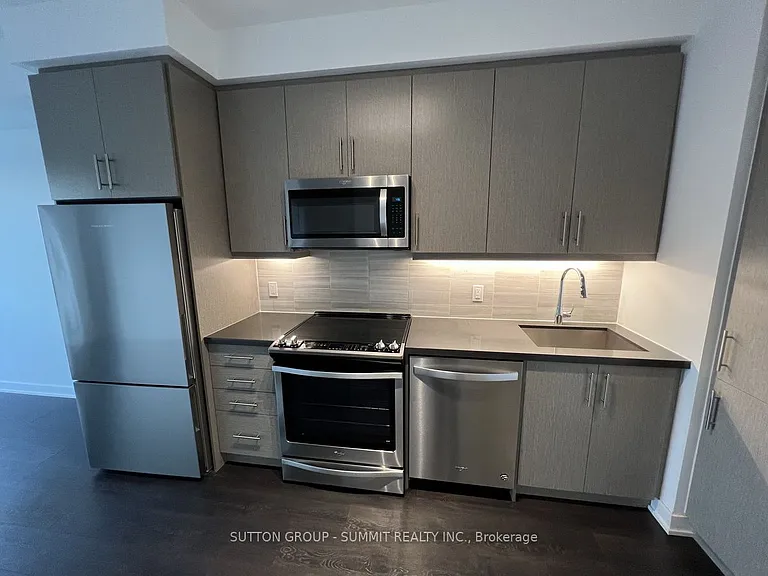 85 Oneida Cres #401 — Photo 3
