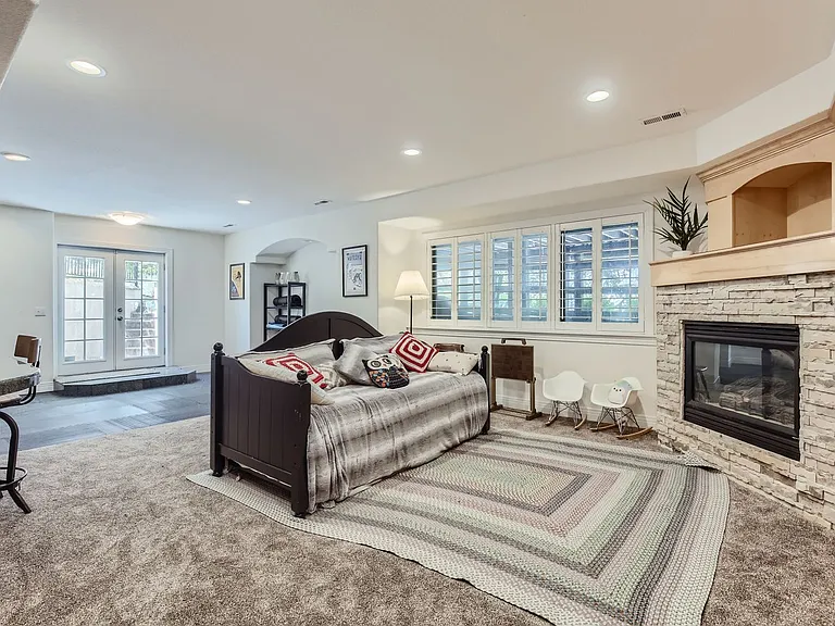 7215 Spring Creek Cir — Photo 24