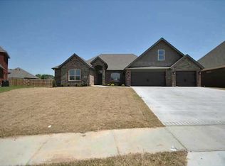 5402 60th Pl, Rogers, AR 72758