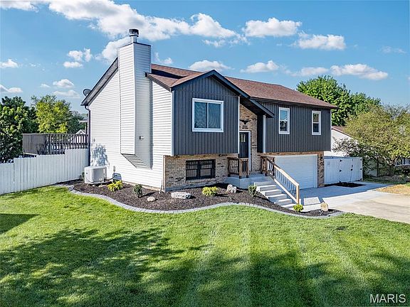 3rd image of 825 Andra Dr