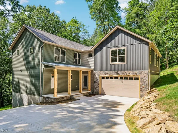 1 Huron Trl, Malvern, OH 44644