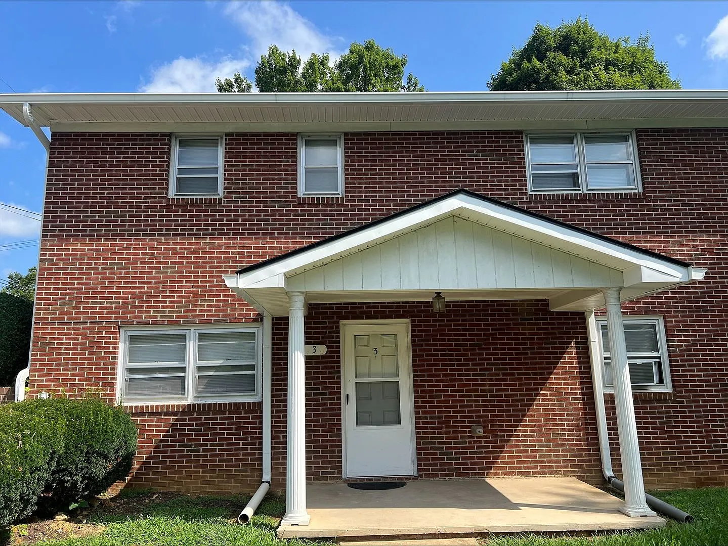 Brookhaven Apartments — Photo 1