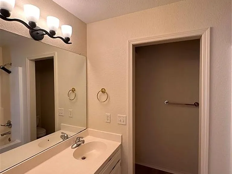 2226 E Cinnamon Way — Photo 9