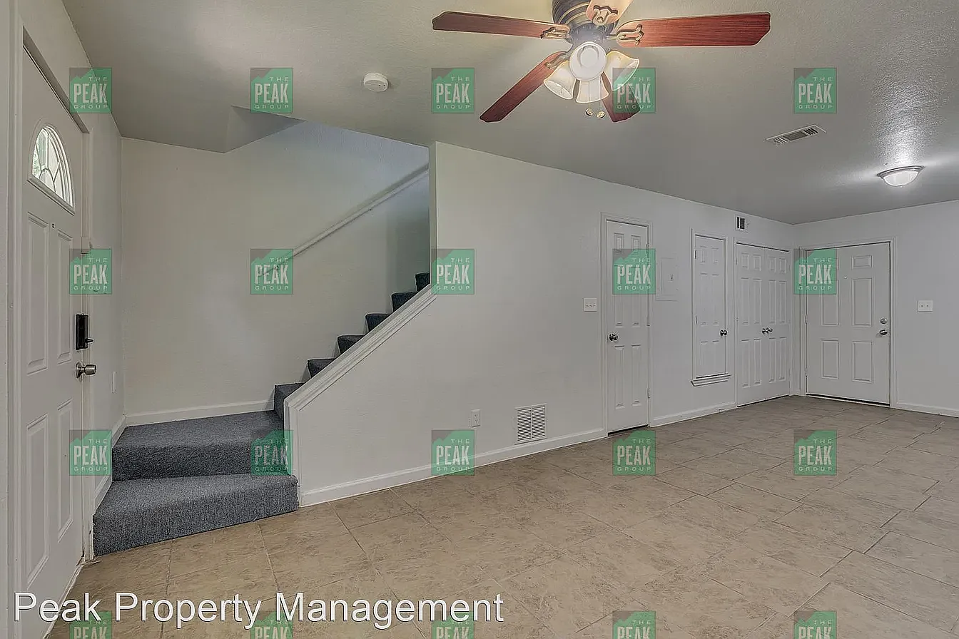 2 bed, 1.5 bath, 780 sqft, $1,300 — Photo 2
