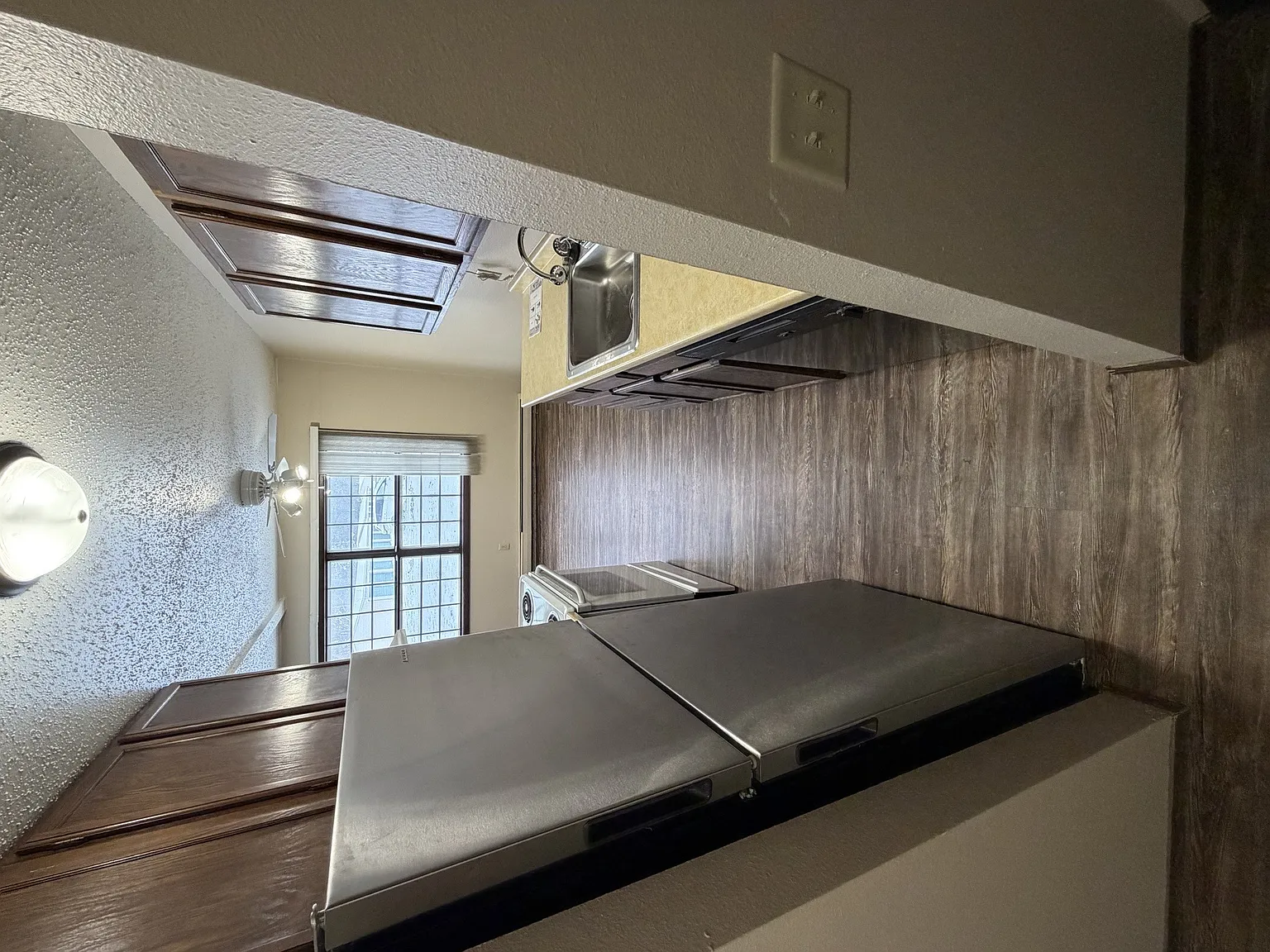 Crestview Manor Apartments — Photo 2