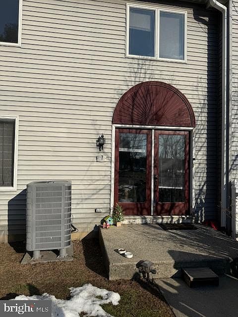 1st image of 7 Wyndham Pl