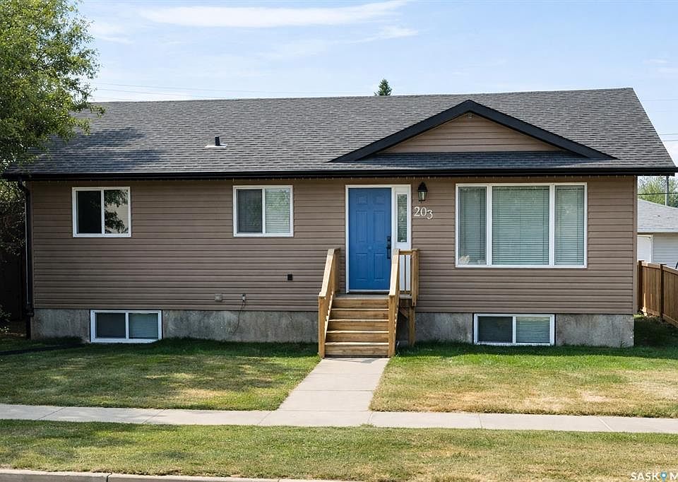 1st image of 203 3rd AVENUE E