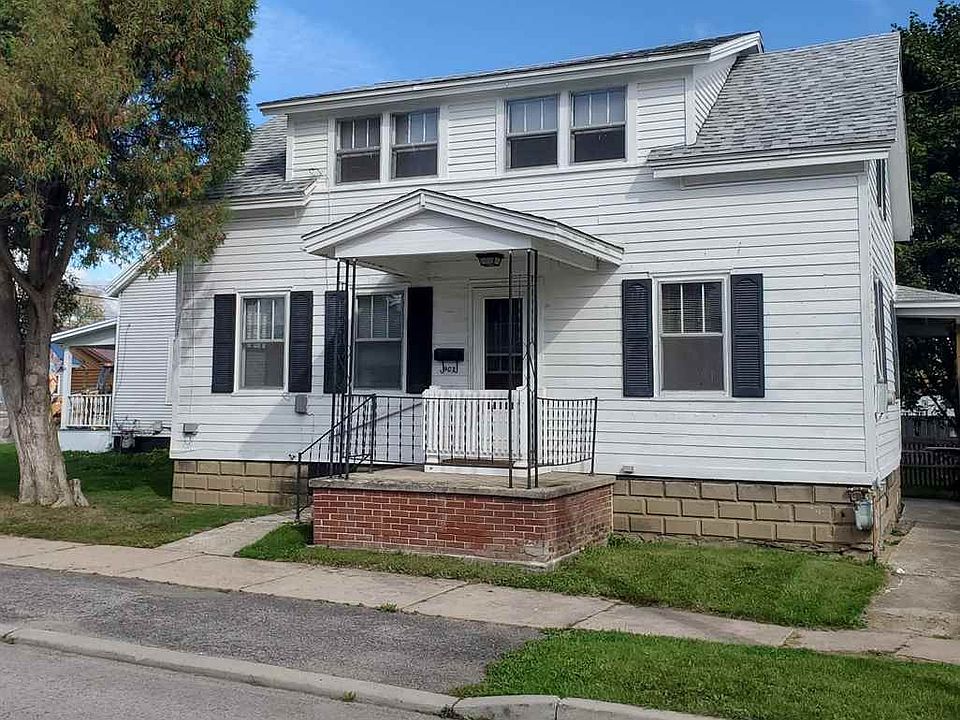1st image of 902 Caroline St
