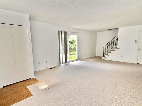 4th image of 8687 Fox Rest Dr