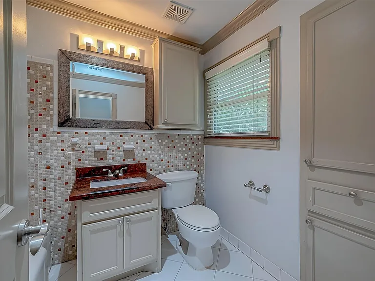 5706 Carew St — Photo 24