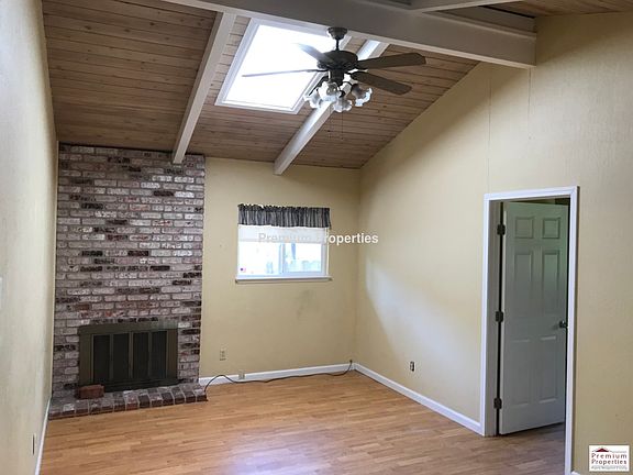 3rd image of 397 Skander Ln