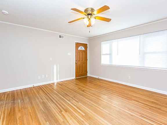 5th image of 7204 Marguerite Ln