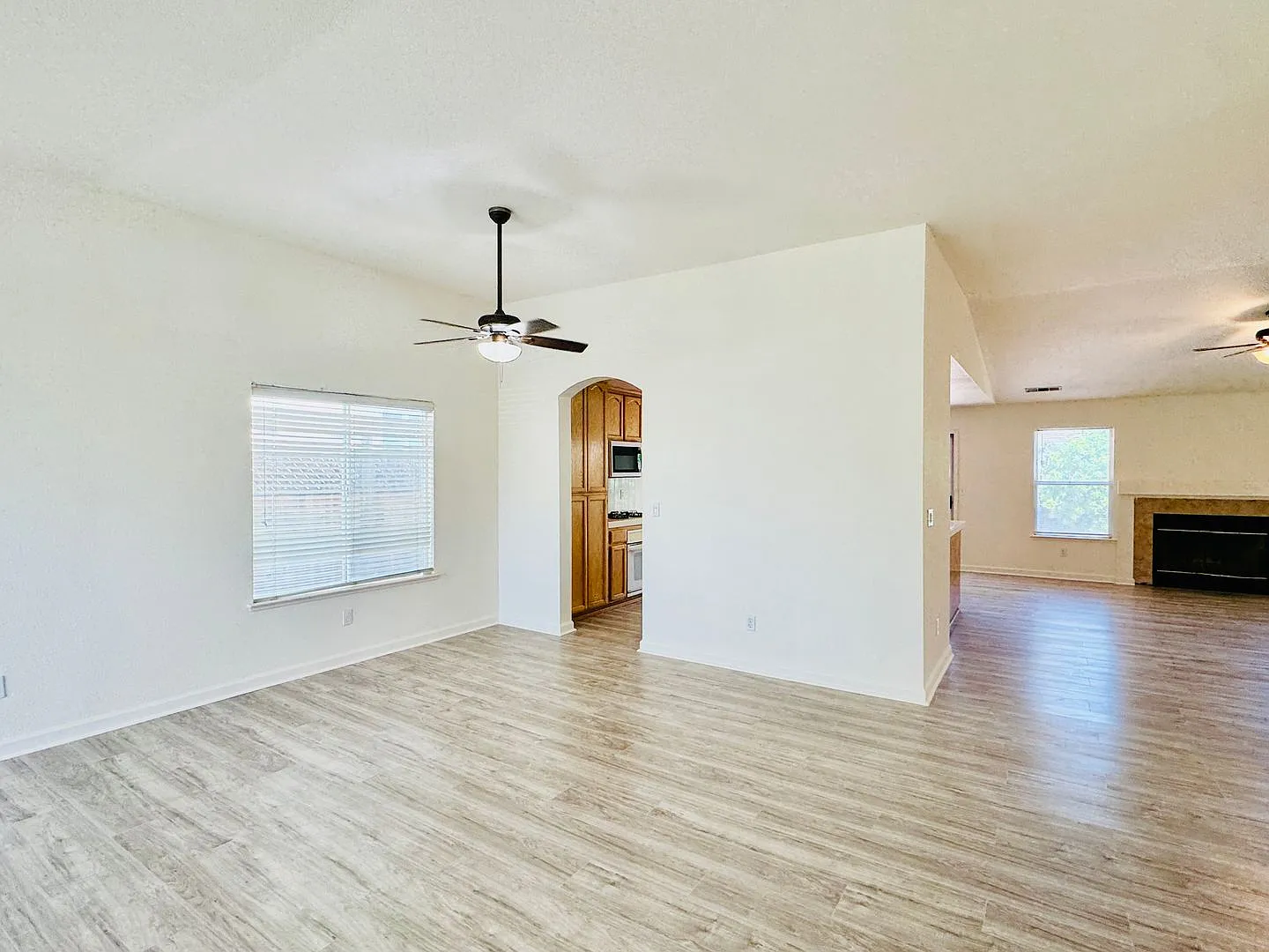 Southside 4 Bedroom 2 Bath Home! — Photo 2