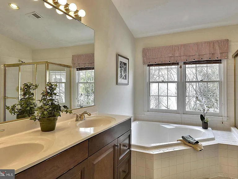 1809 Fawncrest Ct — Photo 11