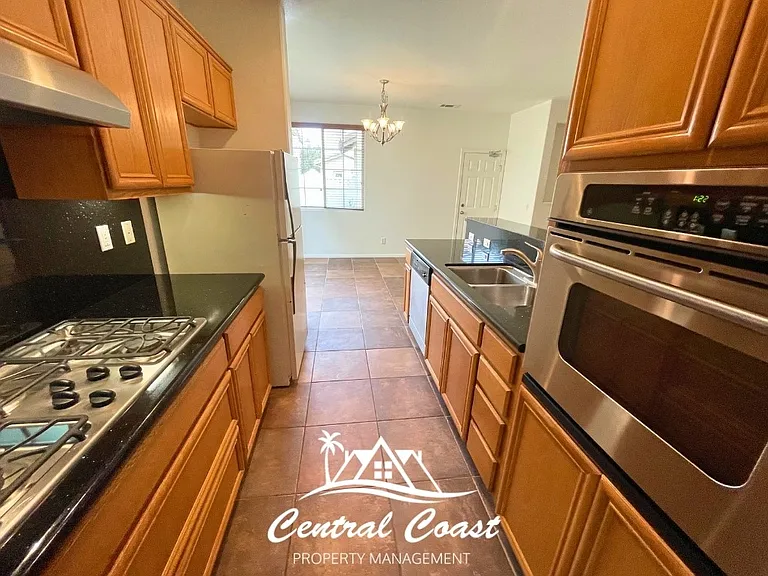 Cordoban Ln — Photo 6
