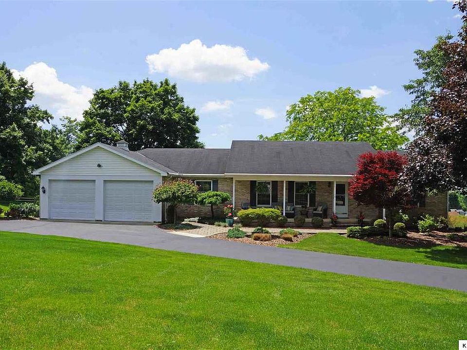 1st image of 10 Woodside Dr