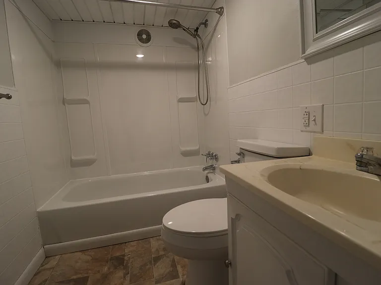 1672 Houston Ave — Photo 10