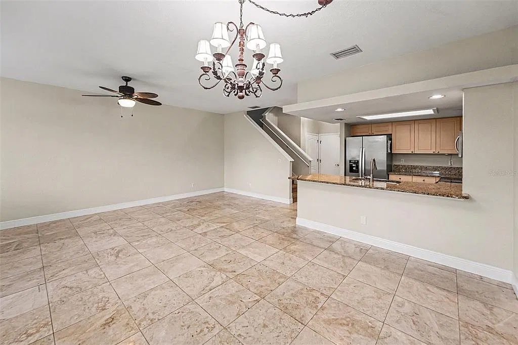 3 bed, 2.5 bath, 1644 sqft, $2,600 — Photo 4