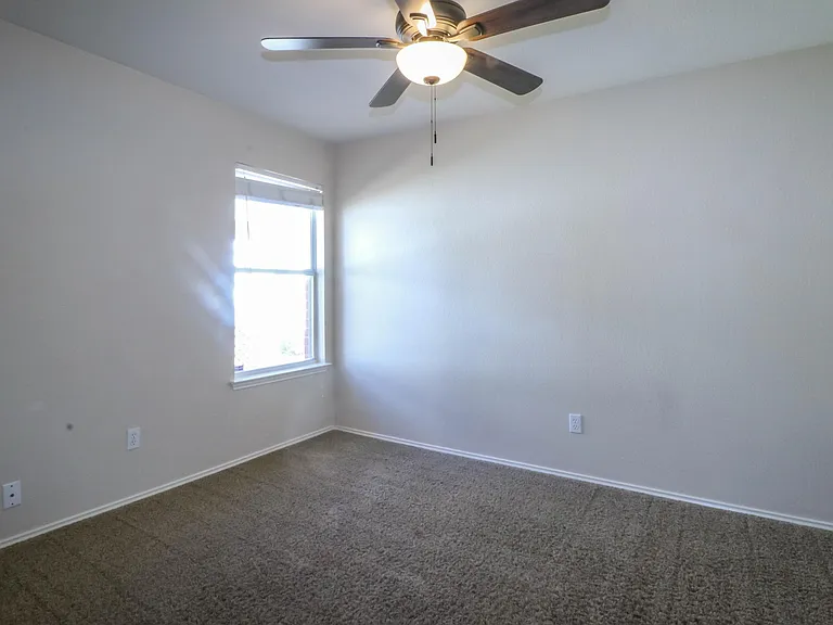 1507 Nightingale Ln — Photo 17