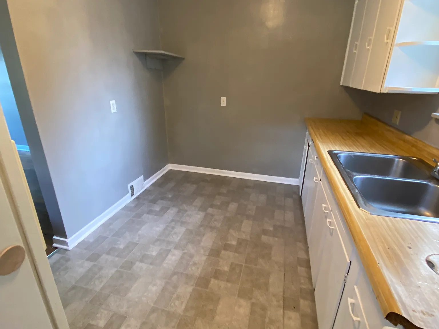 1536 Snyder Rd — Photo 3