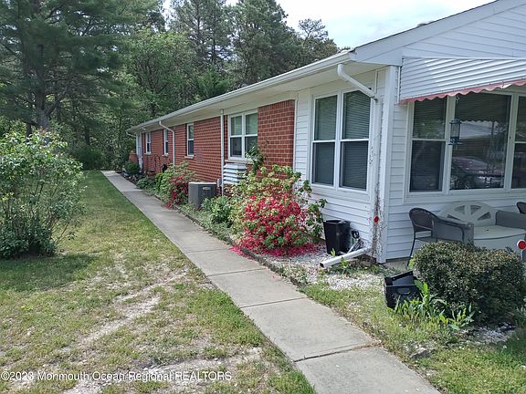 3rd image of 511 Lilac Lane #A