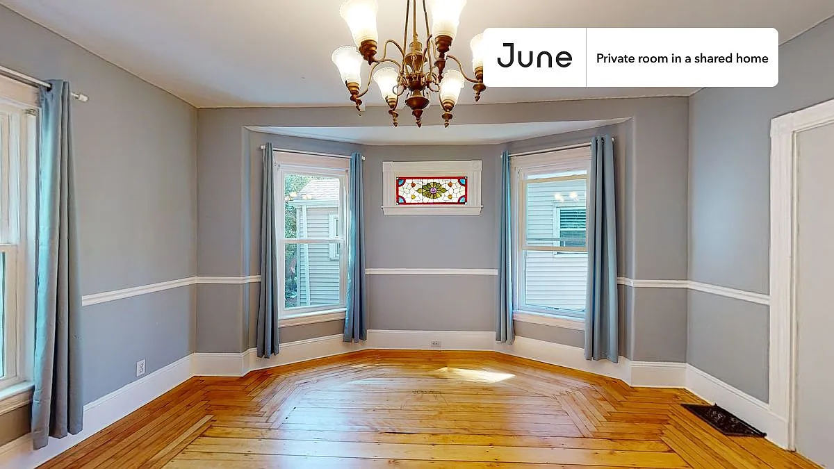 Queen bedroom in 7 bed/2 bath home in Allston #1321 B — Photo 1