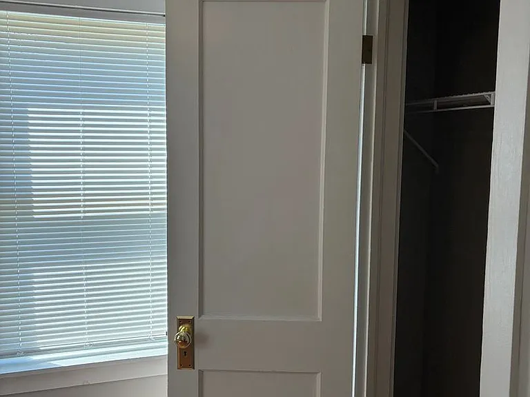 504 Henry St — Photo 31