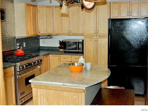 4th image of 19 Hollowbrook Ct W
