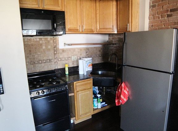2nd image of 197 Hancock St #3RR
