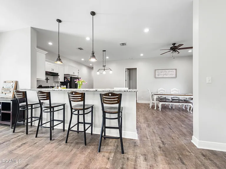 1120 E Butcher Switch Rd — Photo 6